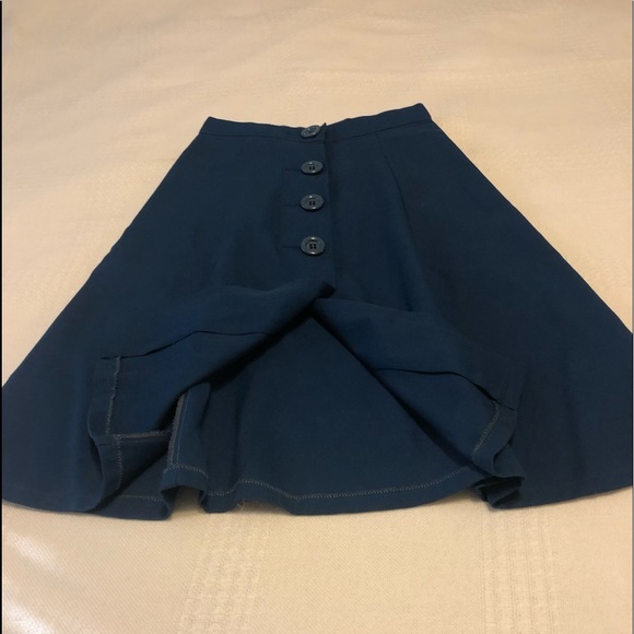 Beautiful women’s skirt! - Picture 3 of 8